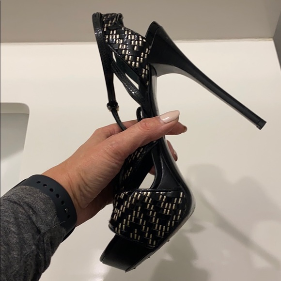 Like New Burberry Maryjane Platform Plaid Wrap - Picture 4 of 6